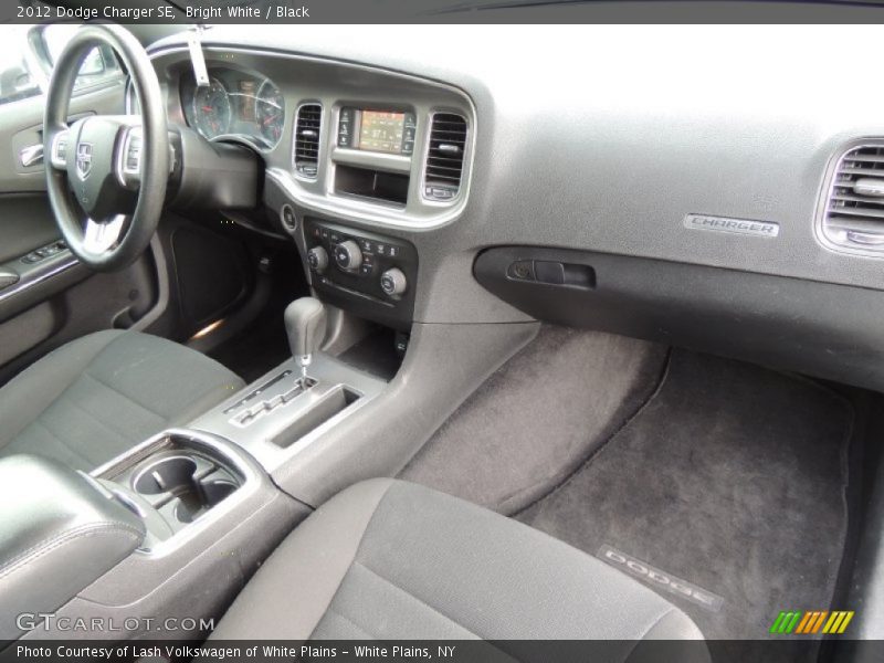 Bright White / Black 2012 Dodge Charger SE