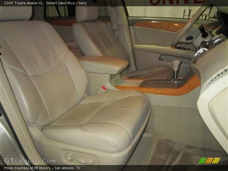Desert Sand Mica / Ivory 2005 Toyota Avalon XL