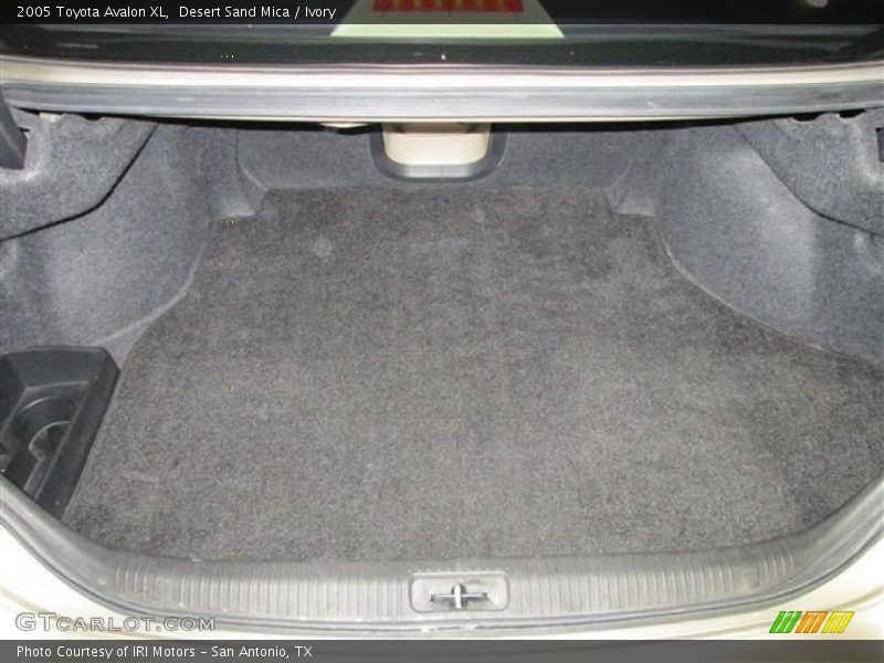 Desert Sand Mica / Ivory 2005 Toyota Avalon XL