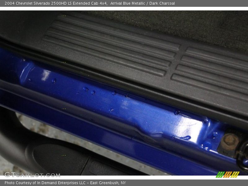 Arrival Blue Metallic / Dark Charcoal 2004 Chevrolet Silverado 2500HD LS Extended Cab 4x4