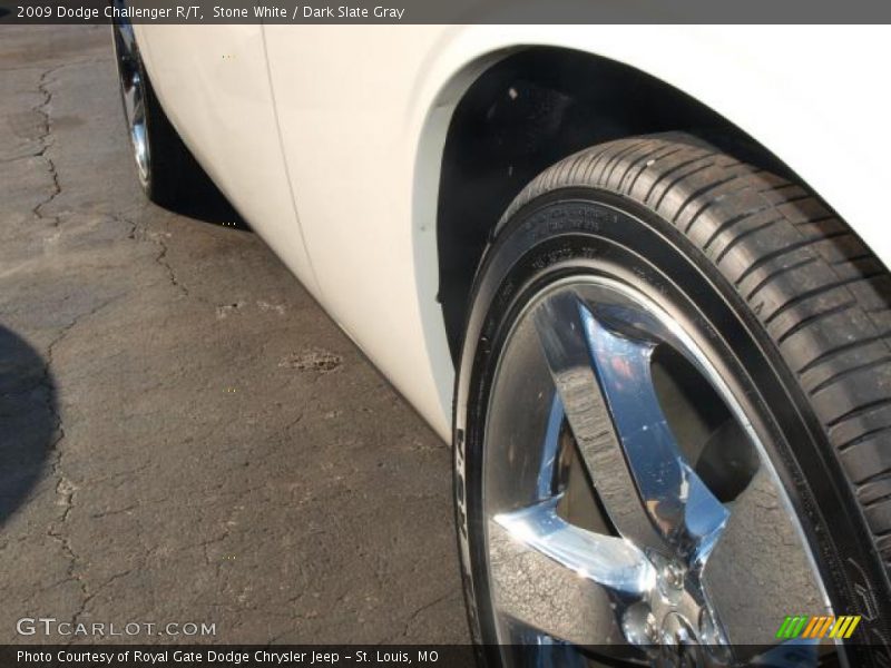 Stone White / Dark Slate Gray 2009 Dodge Challenger R/T