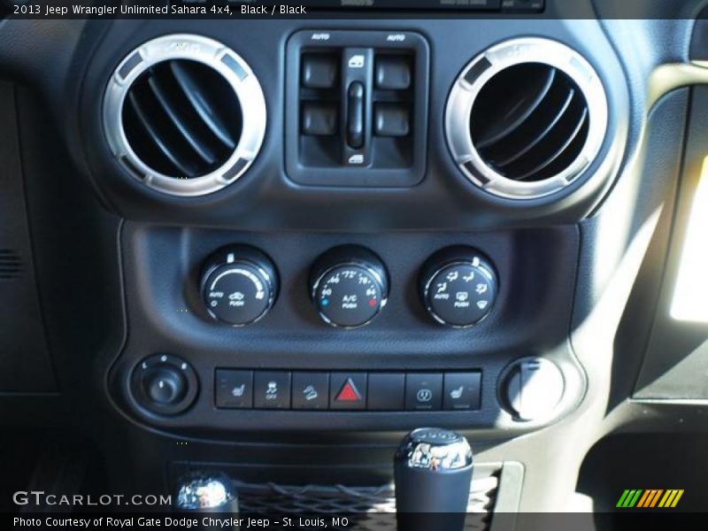 Black / Black 2013 Jeep Wrangler Unlimited Sahara 4x4