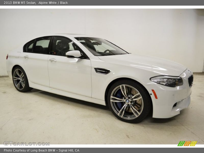 Front 3/4 View of 2013 M5 Sedan