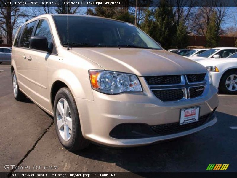 Sandstone / Black/Light Graystone 2013 Dodge Grand Caravan SE
