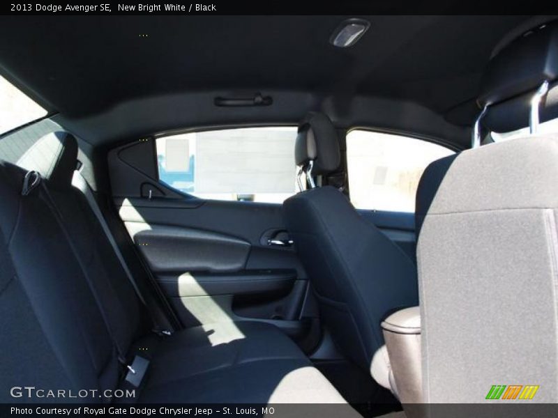 New Bright White / Black 2013 Dodge Avenger SE