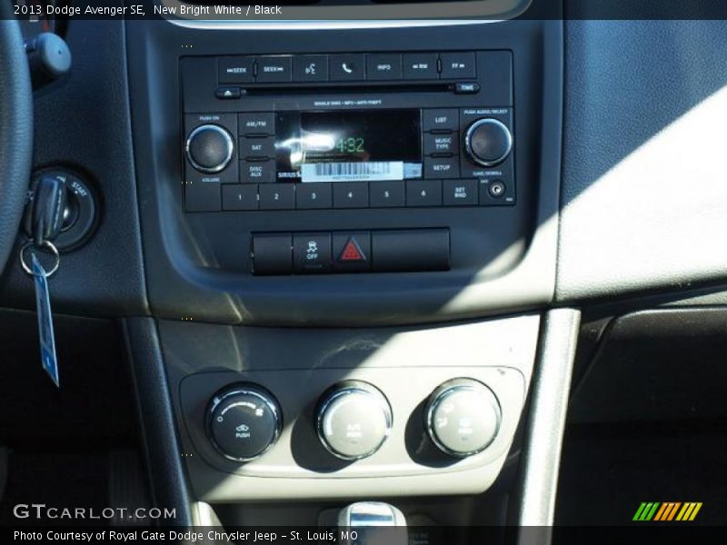 New Bright White / Black 2013 Dodge Avenger SE