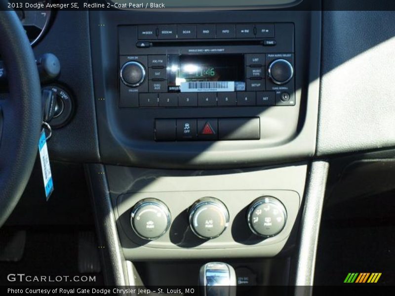 Redline 2-Coat Pearl / Black 2013 Dodge Avenger SE