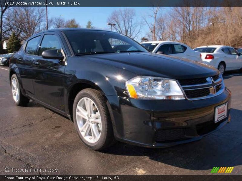 Front 3/4 View of 2013 Avenger SE V6