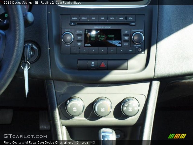 Redline 2-Coat Pearl / Black 2013 Dodge Avenger SE