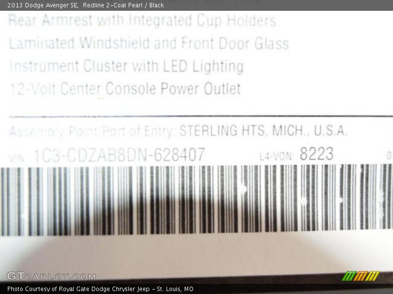 Redline 2-Coat Pearl / Black 2013 Dodge Avenger SE