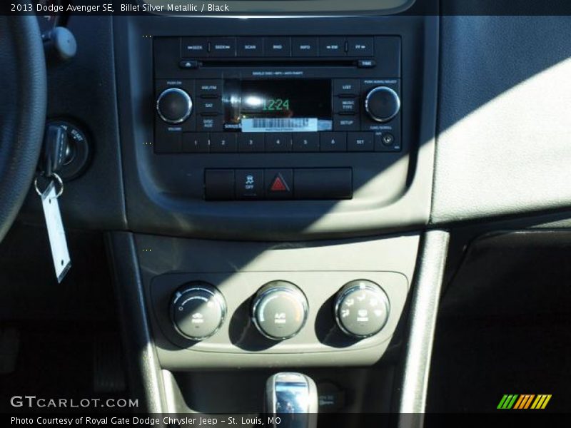 Billet Silver Metallic / Black 2013 Dodge Avenger SE