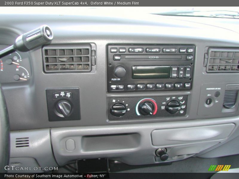 Controls of 2003 F350 Super Duty XLT SuperCab 4x4