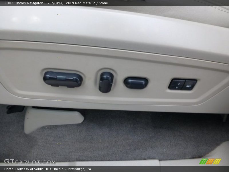 Controls of 2007 Navigator Luxury 4x4