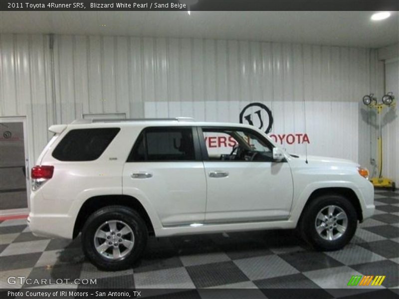 Blizzard White Pearl / Sand Beige 2011 Toyota 4Runner SR5