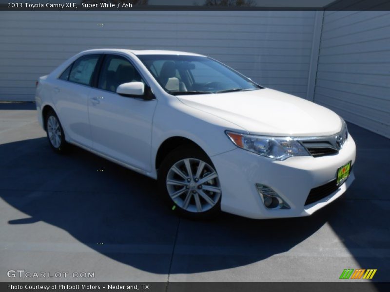 Super White / Ash 2013 Toyota Camry XLE