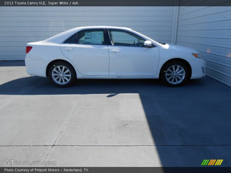 Super White / Ash 2013 Toyota Camry XLE
