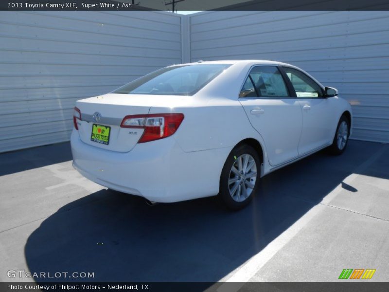 Super White / Ash 2013 Toyota Camry XLE