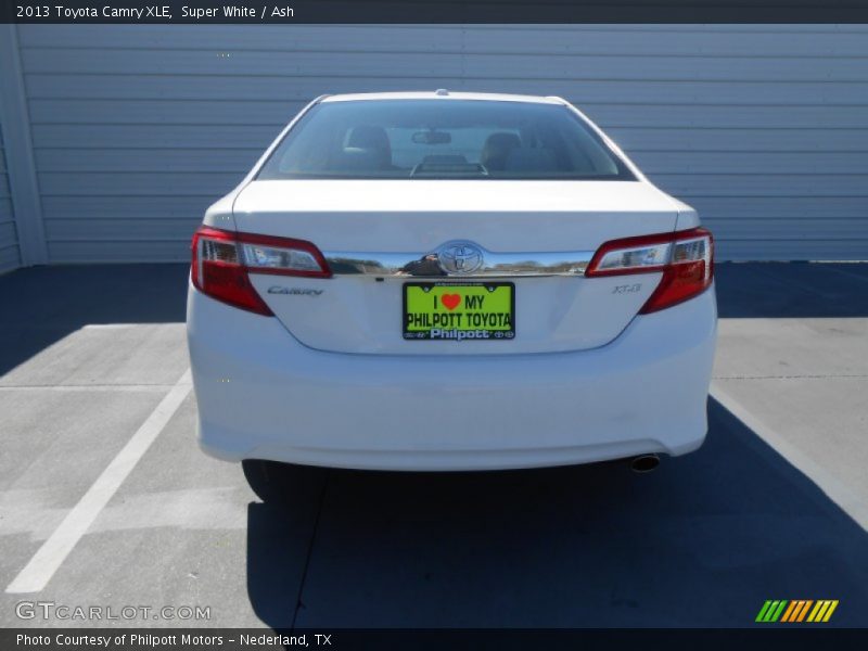 Super White / Ash 2013 Toyota Camry XLE