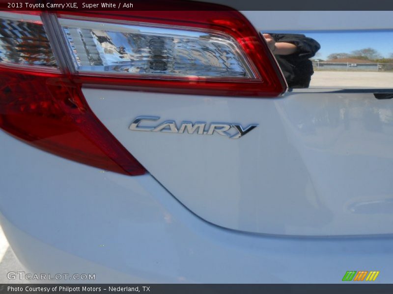 Super White / Ash 2013 Toyota Camry XLE