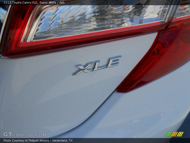 Super White / Ash 2013 Toyota Camry XLE