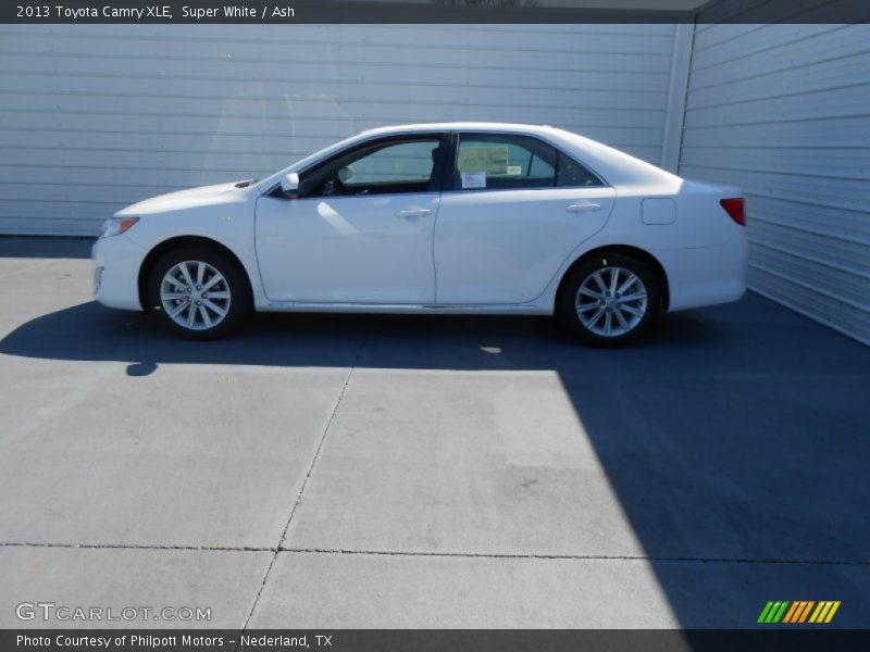 Super White / Ash 2013 Toyota Camry XLE