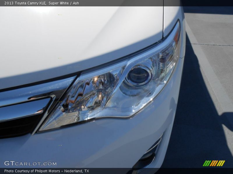 Super White / Ash 2013 Toyota Camry XLE