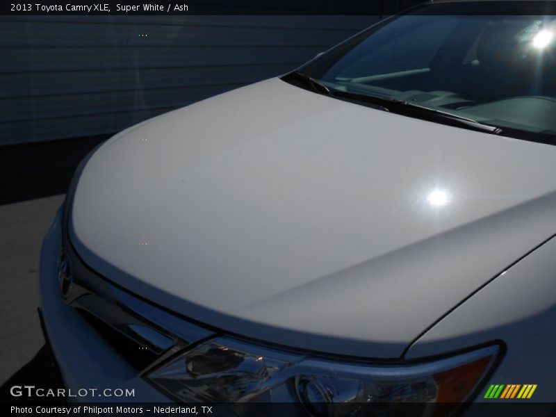 Super White / Ash 2013 Toyota Camry XLE