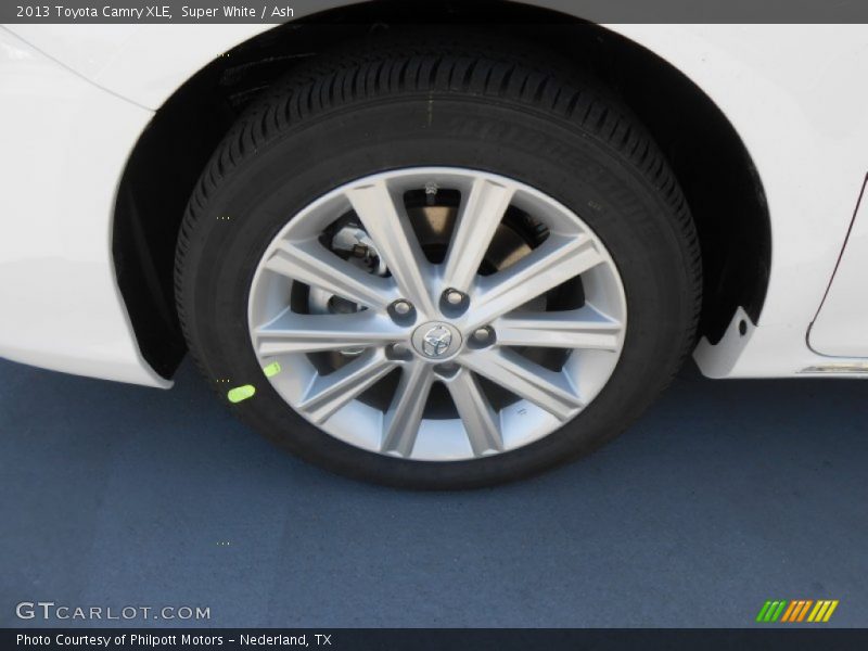 Super White / Ash 2013 Toyota Camry XLE
