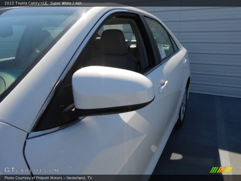 Super White / Ash 2013 Toyota Camry XLE