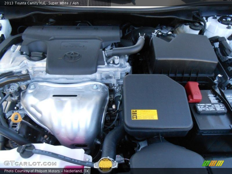 Super White / Ash 2013 Toyota Camry XLE
