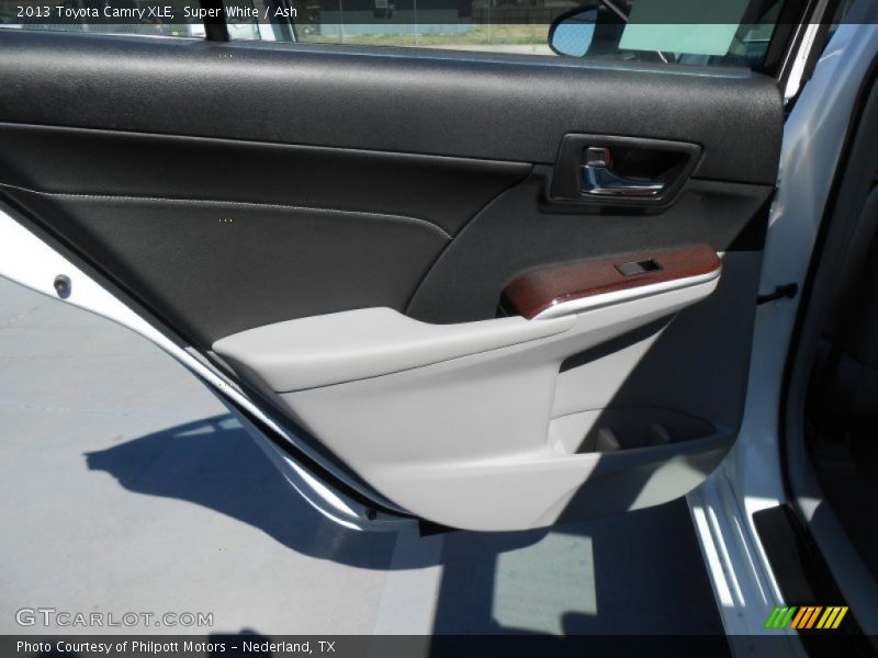Super White / Ash 2013 Toyota Camry XLE