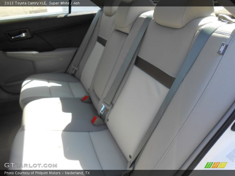 Super White / Ash 2013 Toyota Camry XLE