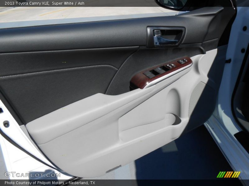 Super White / Ash 2013 Toyota Camry XLE
