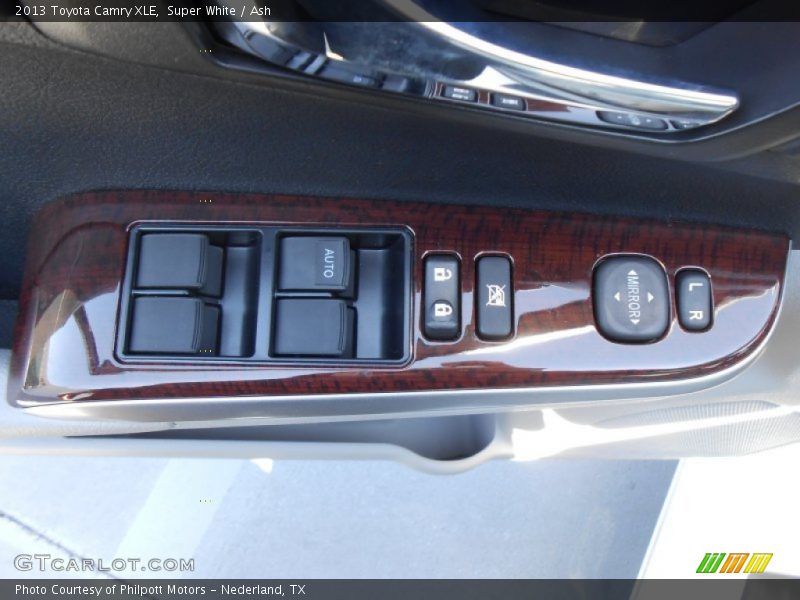 Super White / Ash 2013 Toyota Camry XLE