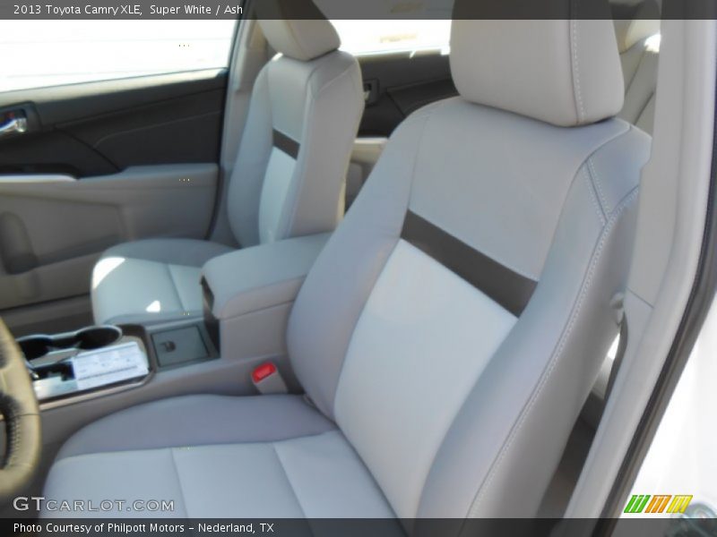 Super White / Ash 2013 Toyota Camry XLE