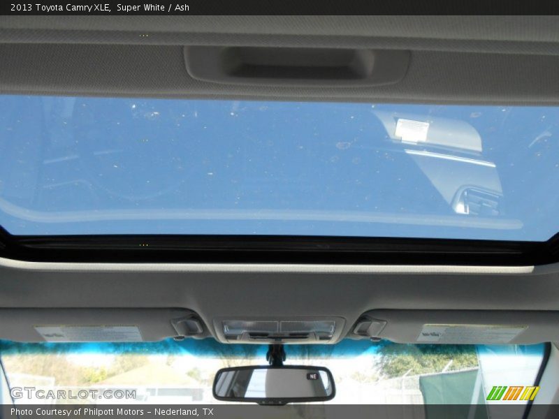 Super White / Ash 2013 Toyota Camry XLE