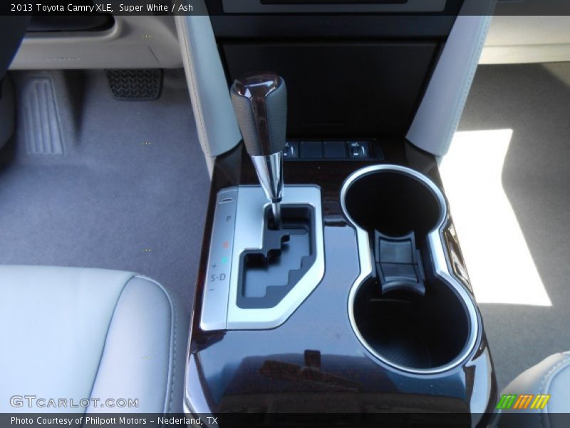 Super White / Ash 2013 Toyota Camry XLE