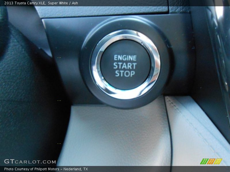 Super White / Ash 2013 Toyota Camry XLE