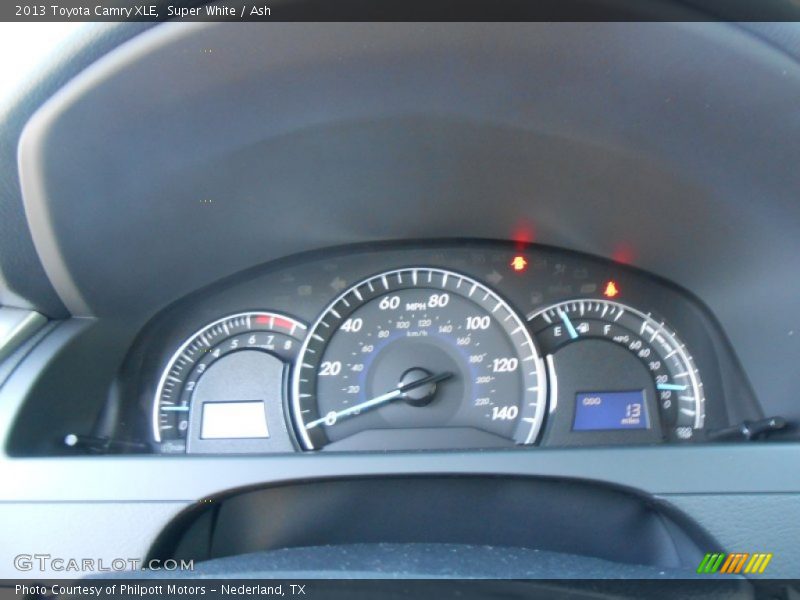 Super White / Ash 2013 Toyota Camry XLE