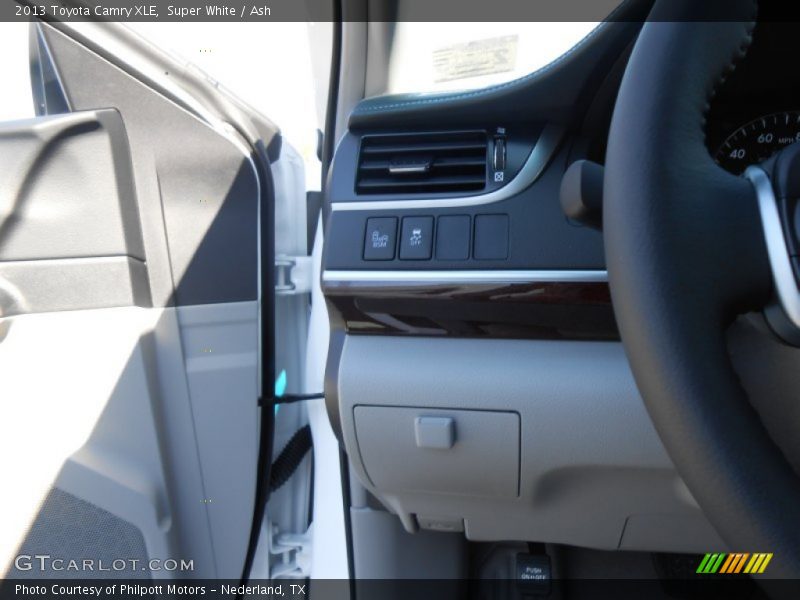 Super White / Ash 2013 Toyota Camry XLE