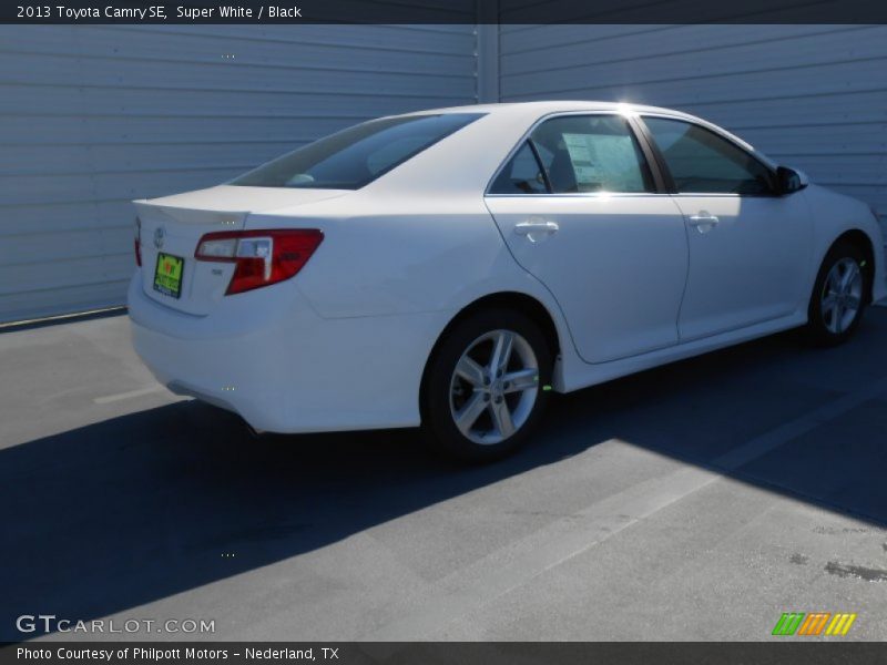 Super White / Black 2013 Toyota Camry SE