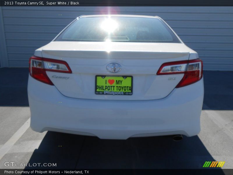Super White / Black 2013 Toyota Camry SE