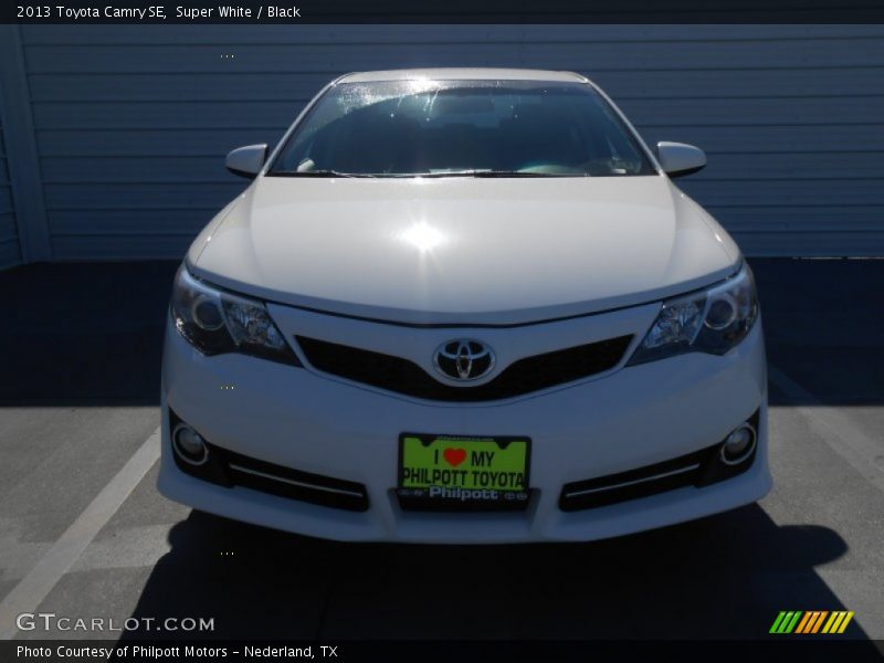 Super White / Black 2013 Toyota Camry SE