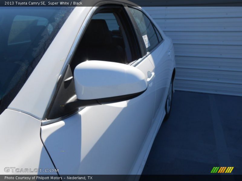 Super White / Black 2013 Toyota Camry SE