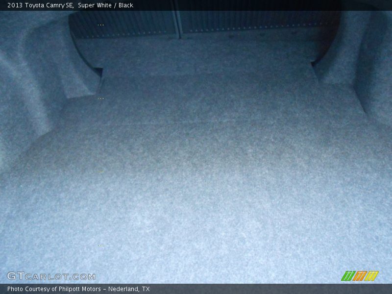 Super White / Black 2013 Toyota Camry SE