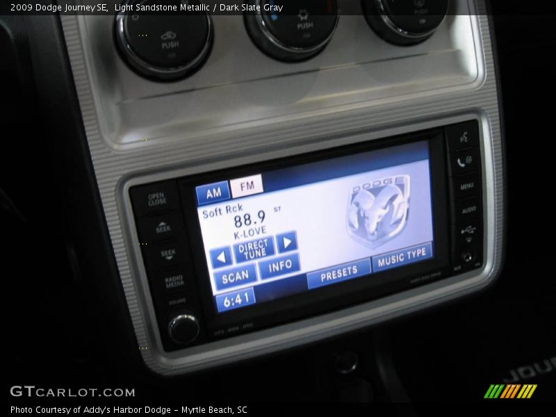 Light Sandstone Metallic / Dark Slate Gray 2009 Dodge Journey SE