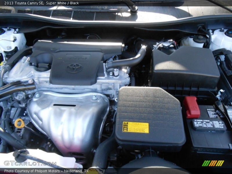 Super White / Black 2013 Toyota Camry SE