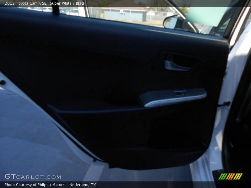 Super White / Black 2013 Toyota Camry SE