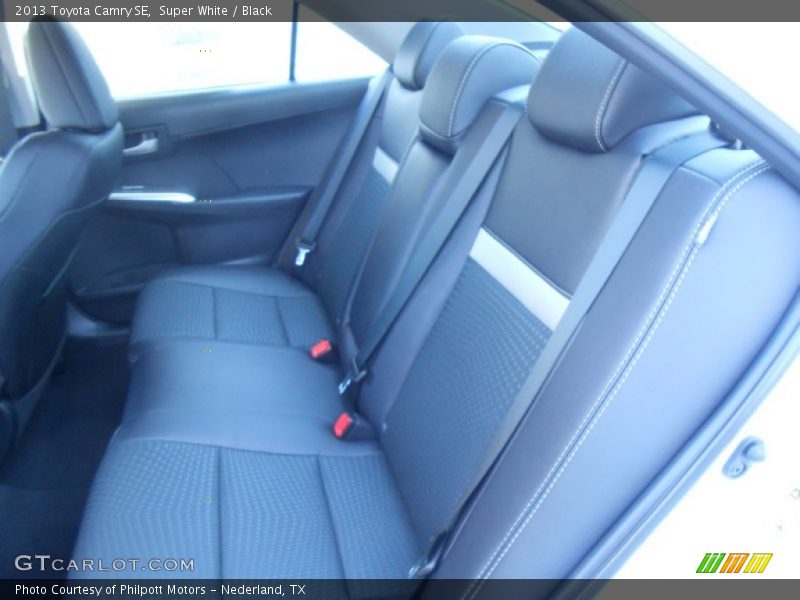 Super White / Black 2013 Toyota Camry SE