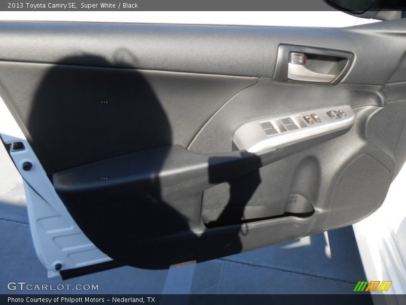 Super White / Black 2013 Toyota Camry SE